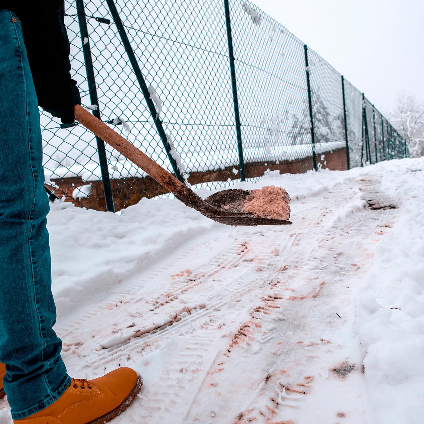 Brown rock salt for gritting & deicing